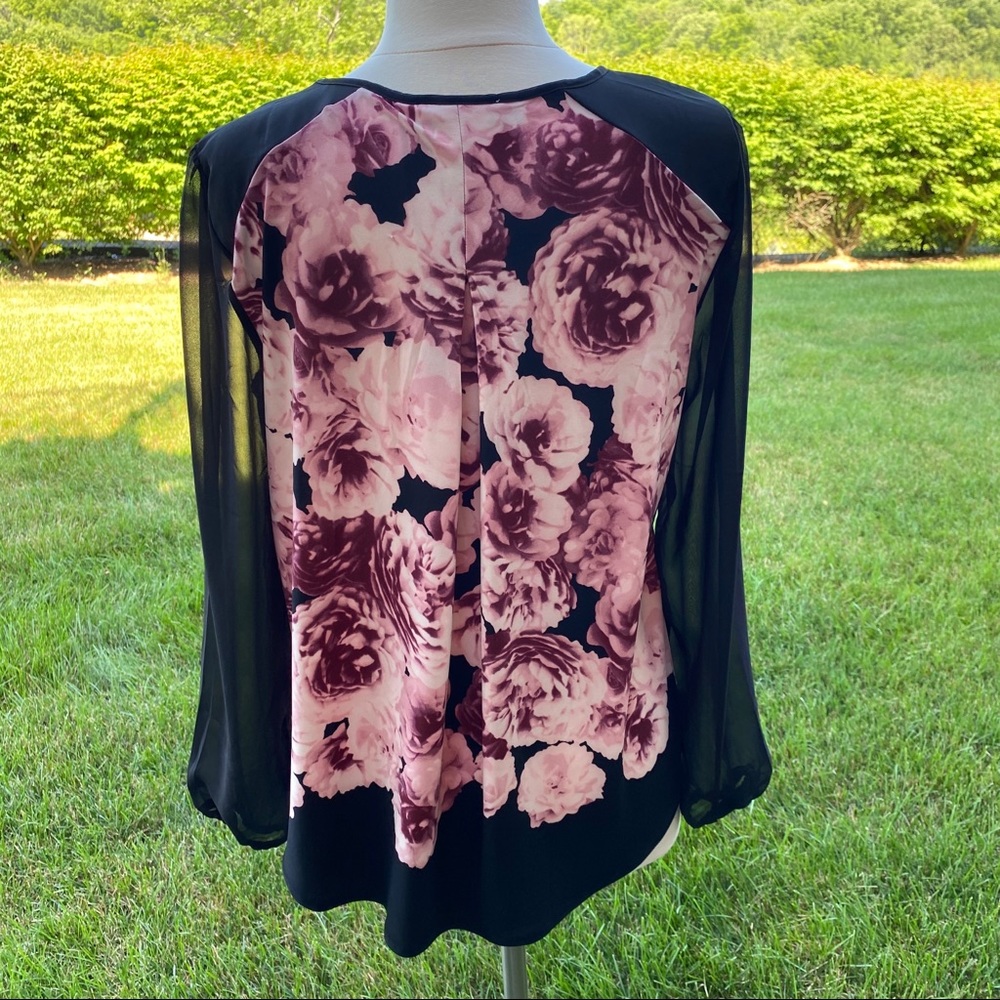 Dress Barn Floral Top - Picture 2 of 12